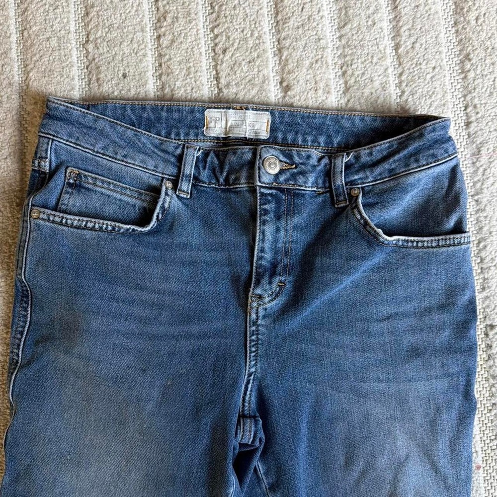 Free People Cropped Flare Frayed Hem Capri Jeans size 30 Medium Wash Casual